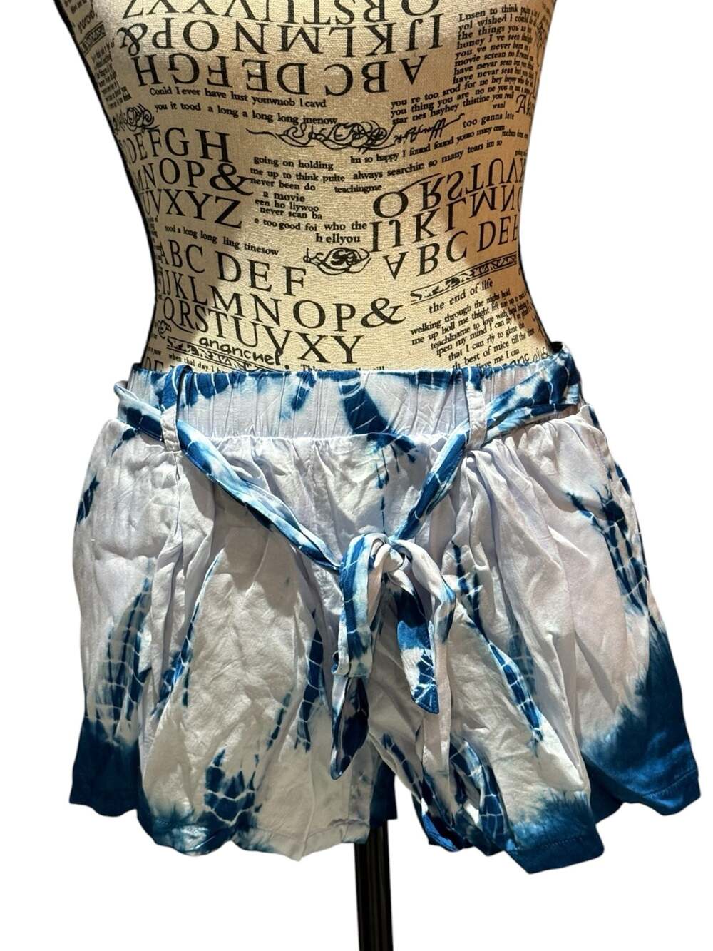 Chaser NWT Blue White Tie Dye Paperbag Shorts Tie Waist Pockets Size Medium